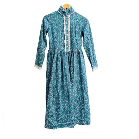 Handmade Prairie Pioneer Dress & Bonnet - Picture 15 of 15